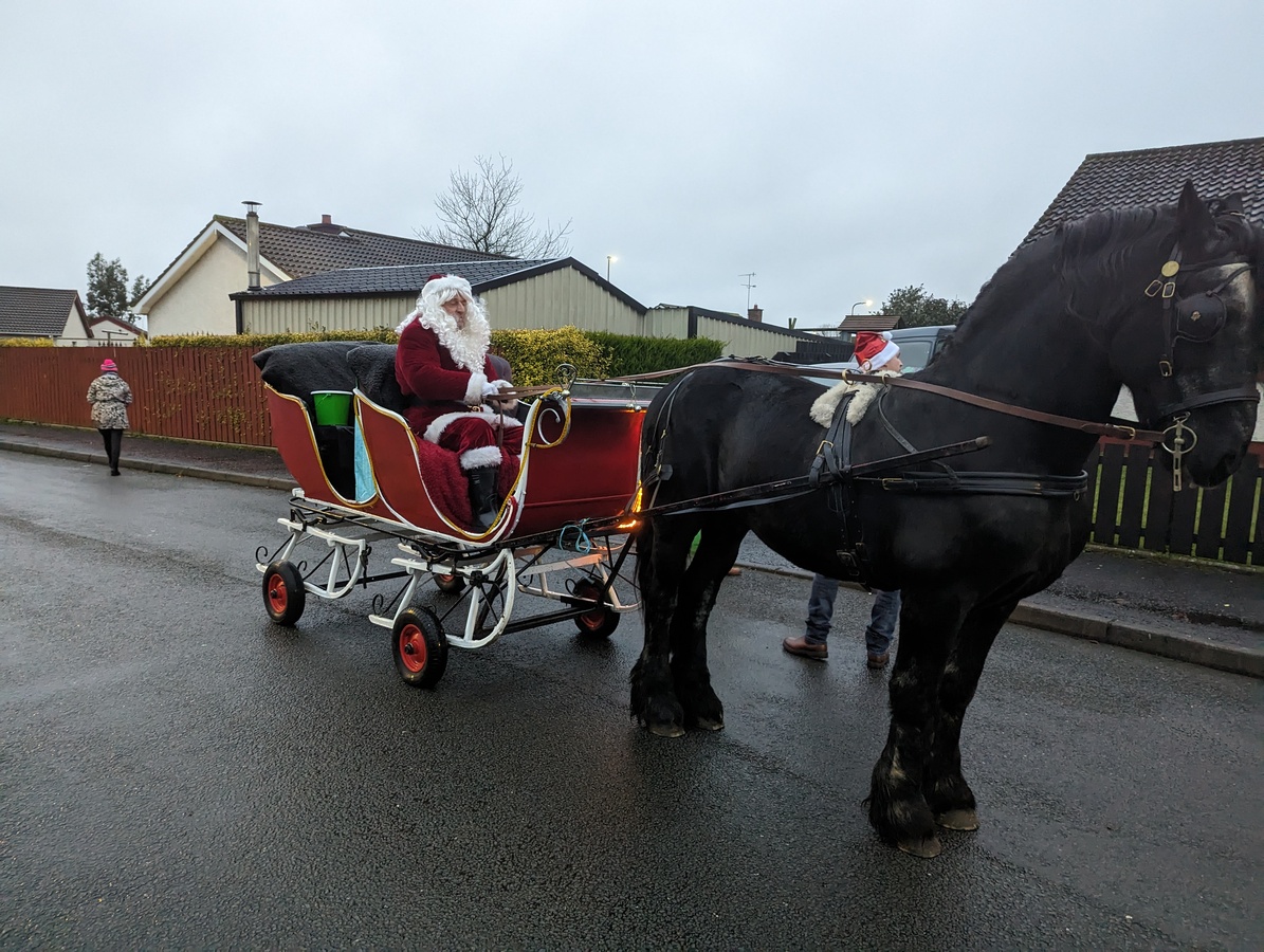 Santa Visits Killen 2022 - Coolough Drive  (14)